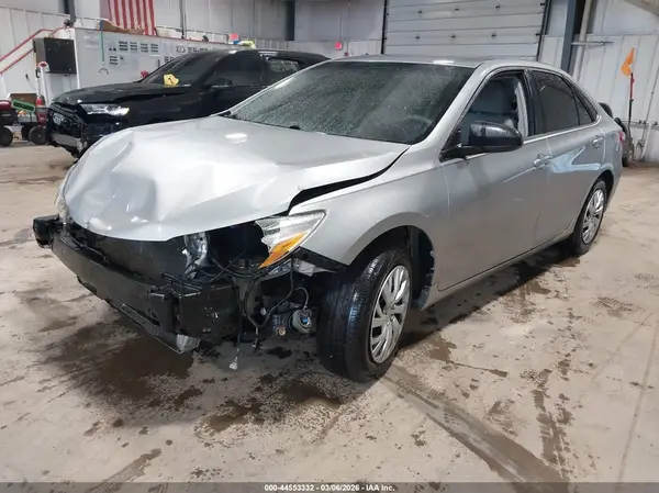 4T4BF1FK2GR526186 2016 TOYOTA CAMRY - Image 2