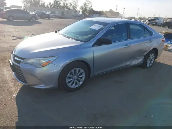 4T4BF1FK2GR528875 2016 TOYOTA CAMRY - Image 2