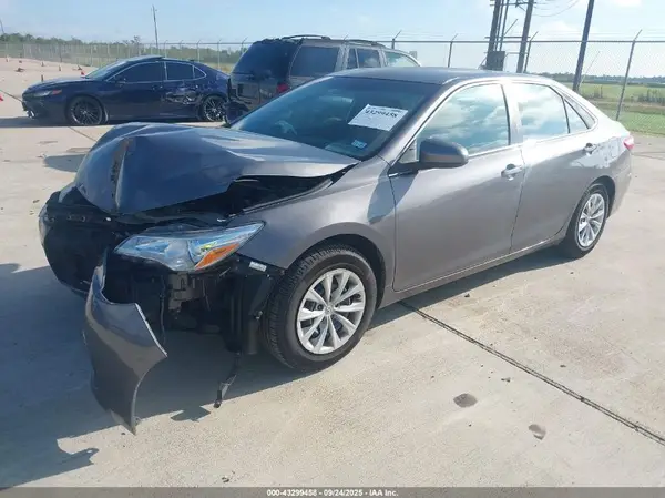 4T4BF1FK2GR530142 2016 TOYOTA CAMRY - Image 2