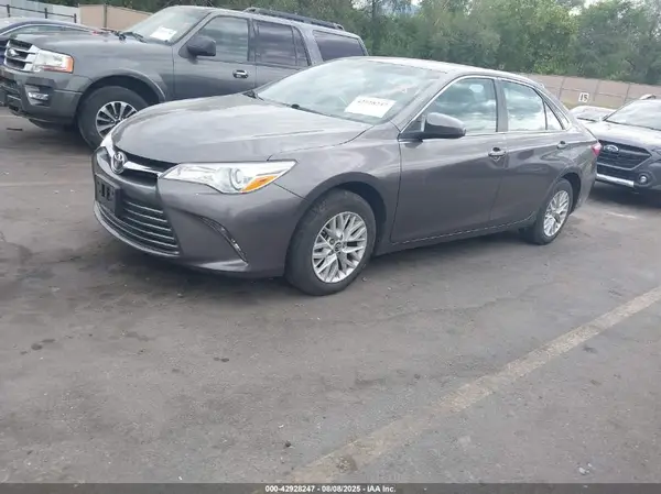 4T4BF1FK2GR541335 2016 TOYOTA CAMRY - Image 2