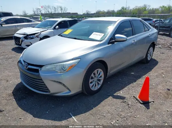 4T4BF1FK2GR548706 2016 TOYOTA CAMRY - Image 2