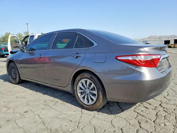 4T4BF1FK2GR569071 2016 TOYOTA CAMRY - Image 2