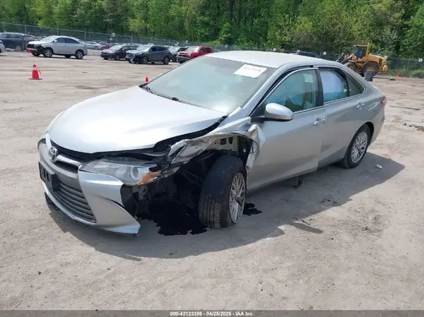 4T4BF1FK2GR579812 2016 TOYOTA CAMRY - Image 2