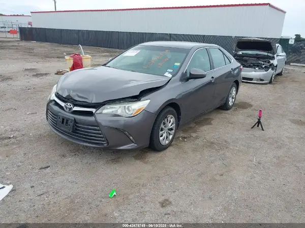 4T4BF1FK3GR518002 2016 TOYOTA CAMRY - Image 2