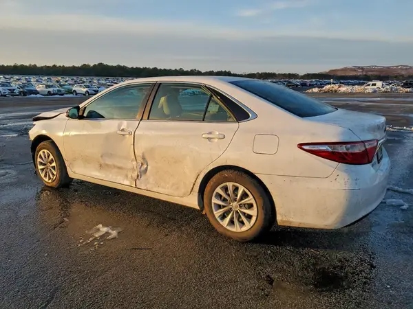 4T4BF1FK3GR520199 2016 TOYOTA CAMRY - Image 2
