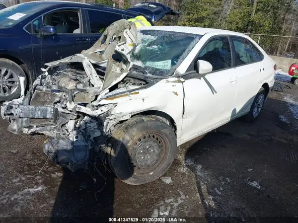 4T4BF1FK3GR523698 2016 TOYOTA CAMRY - Image 2