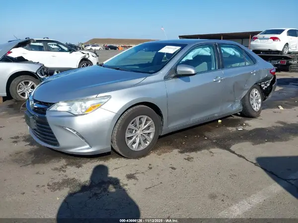 4T4BF1FK3GR527167 2016 TOYOTA CAMRY - Image 2