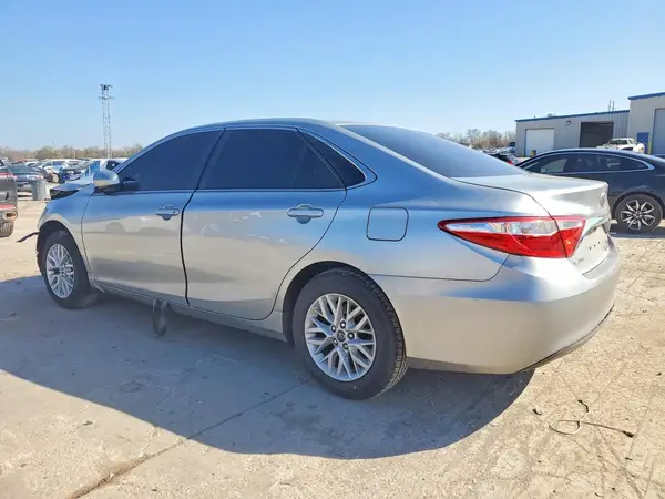 4T4BF1FK3GR527752 2016 TOYOTA CAMRY - Image 2