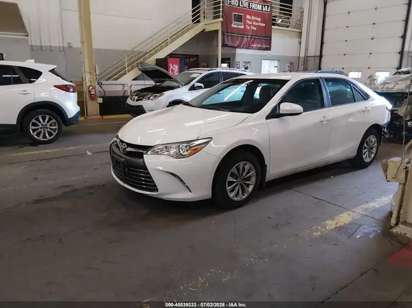 4T4BF1FK3GR528349 2016 TOYOTA CAMRY - Image 2
