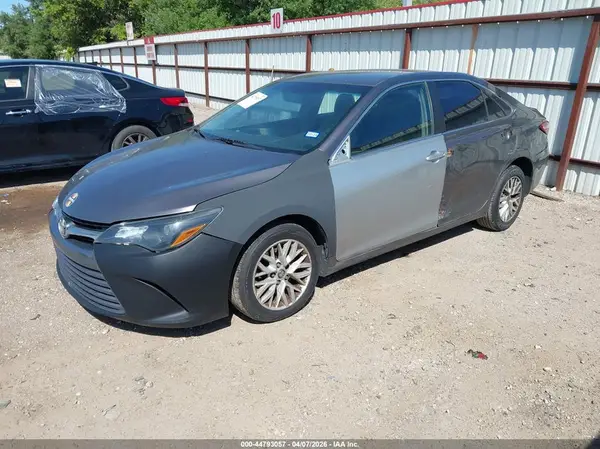 4T4BF1FK3GR529825 2016 TOYOTA CAMRY - Image 2