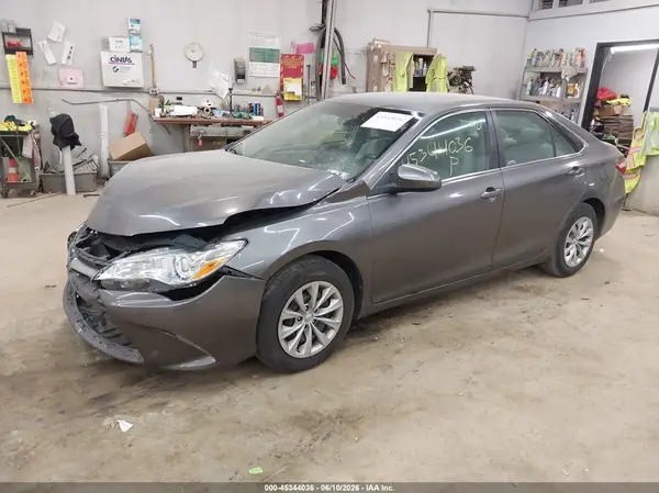4T4BF1FK3GR530571 2016 TOYOTA CAMRY - Image 2