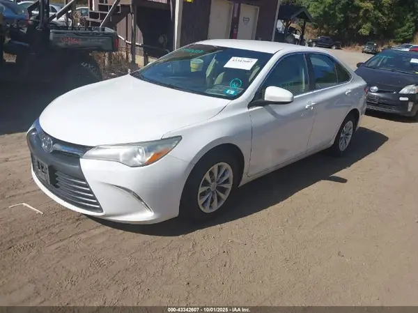 4T4BF1FK3GR541800 2016 TOYOTA CAMRY - Image 2