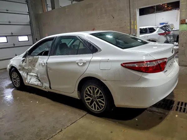 4T4BF1FK3GR543854 2016 TOYOTA CAMRY - Image 2