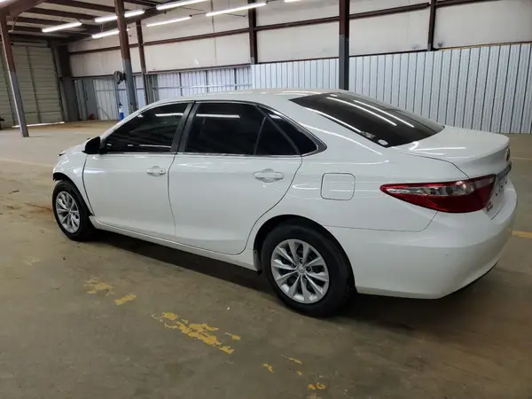 4T4BF1FK3GR549945 2016 TOYOTA CAMRY - Image 2