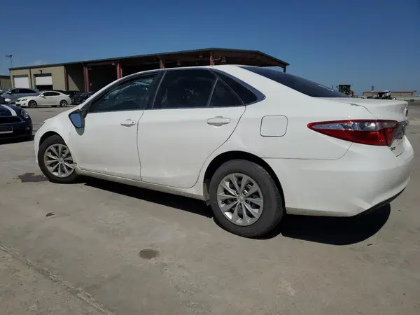 4T4BF1FK3GR550819 2016 TOYOTA CAMRY - Image 2