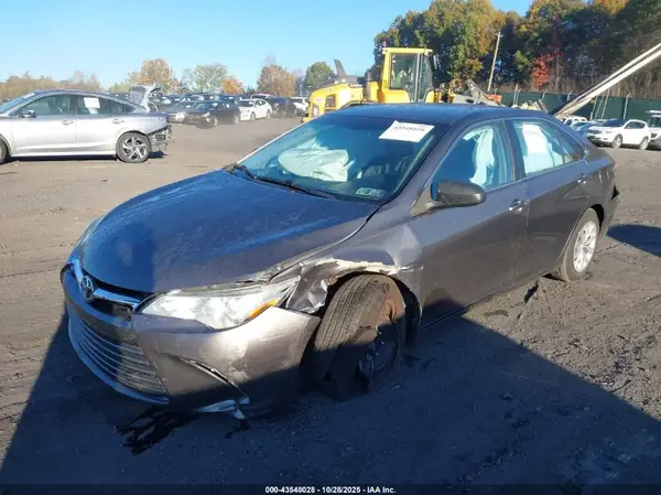 4T4BF1FK3GR554675 2016 TOYOTA CAMRY - Image 2