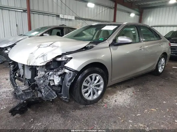 4T4BF1FK3GR560296 2016 TOYOTA CAMRY - Image 2