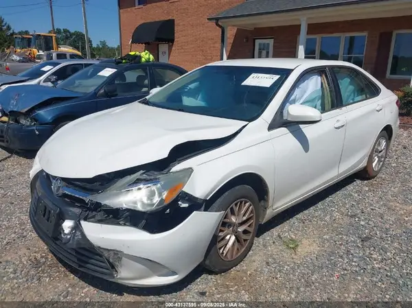 4T4BF1FK3GR561044 2016 TOYOTA CAMRY - Image 2