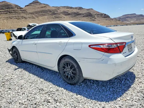 4T4BF1FK3GR561299 2016 TOYOTA CAMRY - Image 2