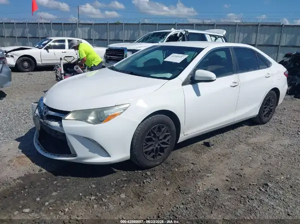 4T4BF1FK3GR564445 2016 TOYOTA CAMRY - Image 2