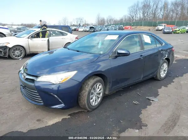 4T4BF1FK3GR566115 2016 TOYOTA CAMRY - Image 2