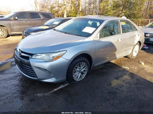 4T4BF1FK3GR570942 2016 TOYOTA CAMRY - Image 2