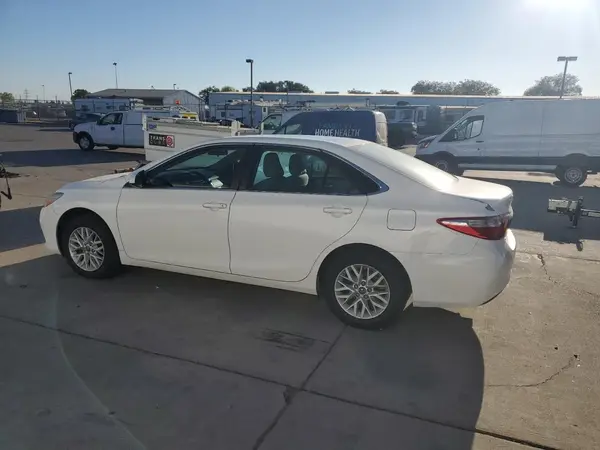 4T4BF1FK3GR571752 2016 TOYOTA CAMRY - Image 2