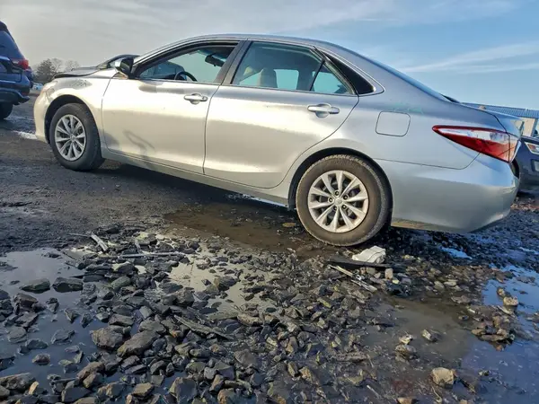 4T4BF1FK3GR574599 2016 TOYOTA CAMRY - Image 2