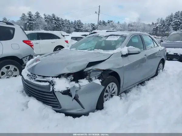 4T4BF1FK3GR578975 2016 TOYOTA CAMRY - Image 2
