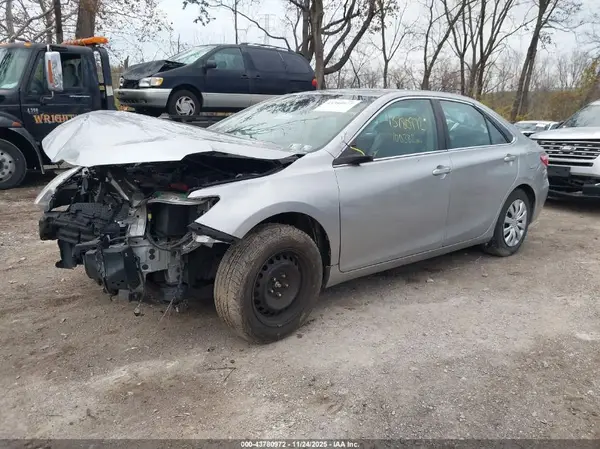 4T4BF1FK3GR580712 2016 TOYOTA CAMRY - Image 2