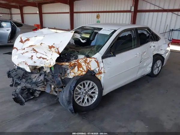 4T4BF1FK3GR582704 2016 TOYOTA CAMRY - Image 2