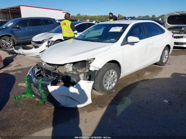 4T4BF1FK4GR519031 2016 TOYOTA CAMRY - Image 2