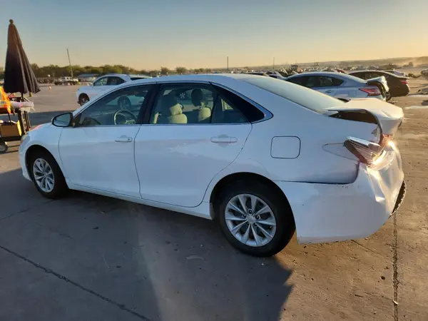 4T4BF1FK4GR523757 2016 TOYOTA CAMRY - Image 2