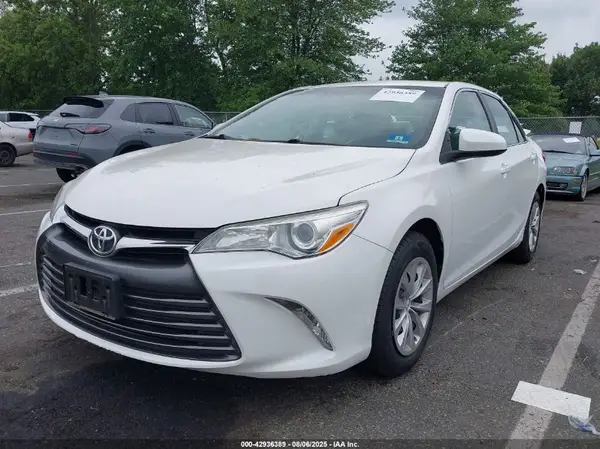 4T4BF1FK4GR528411 2016 TOYOTA CAMRY - Image 2