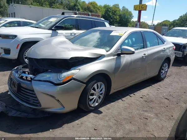 4T4BF1FK4GR542745 2016 TOYOTA CAMRY - Image 2