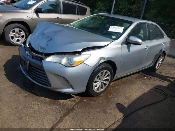 4T4BF1FK4GR553762 2016 TOYOTA CAMRY - Image 2