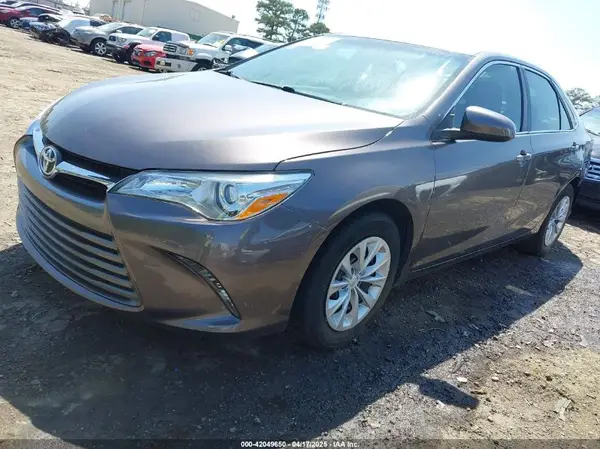 4T4BF1FK4GR557276 2016 TOYOTA CAMRY - Image 2