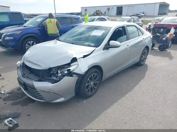 4T4BF1FK4GR560243 2016 TOYOTA CAMRY - Image 2