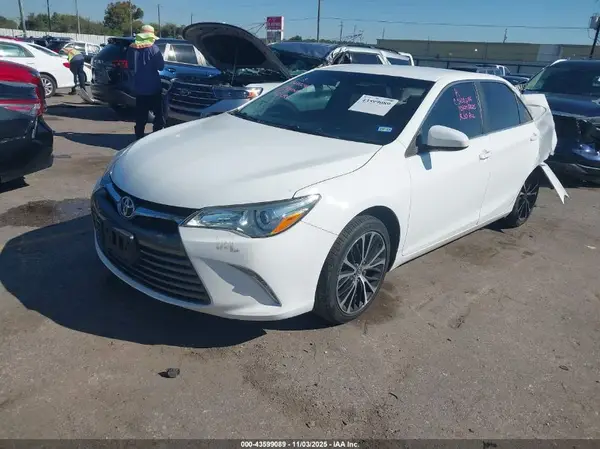 4T4BF1FK4GR561084 2016 TOYOTA CAMRY - Image 2