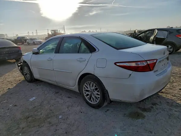4T4BF1FK4GR570996 2016 TOYOTA CAMRY - Image 2