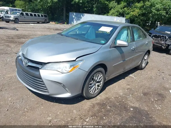 4T4BF1FK4GR580105 2016 TOYOTA CAMRY - Image 2