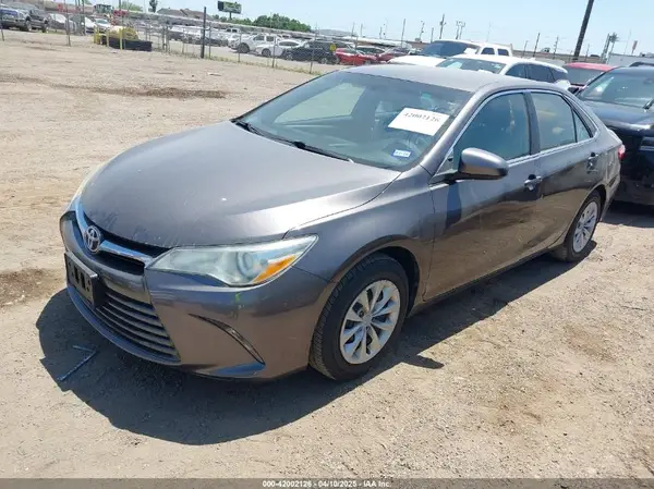 4T4BF1FK4GR581867 2016 TOYOTA CAMRY - Image 2