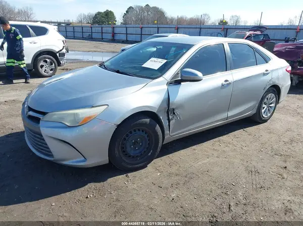 4T4BF1FK5GR557562 2016 TOYOTA CAMRY - Image 2