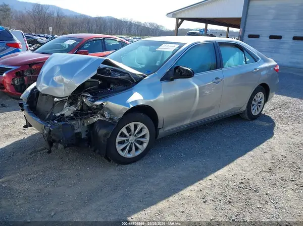 4T4BF1FK5GR560672 2016 TOYOTA CAMRY - Image 2