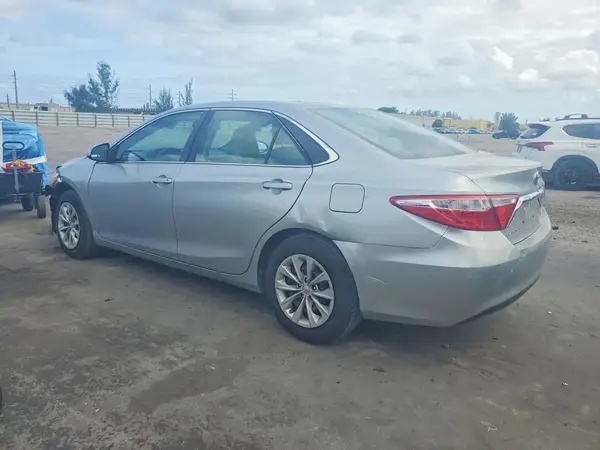 4T4BF1FK5GR562759 2016 TOYOTA CAMRY - Image 2