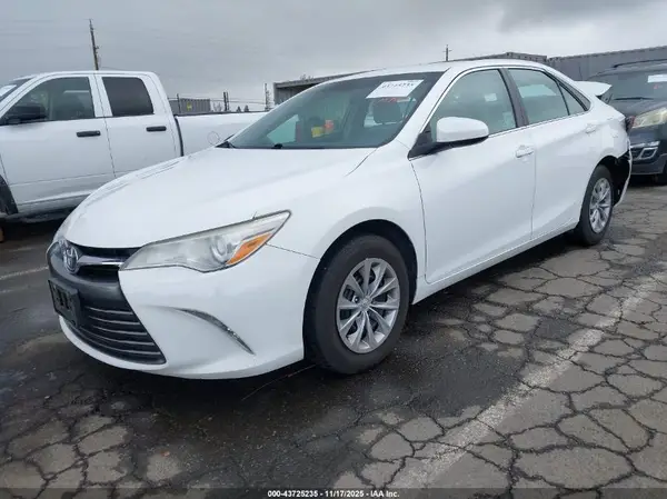 4T4BF1FK5GR568111 2016 TOYOTA CAMRY - Image 2