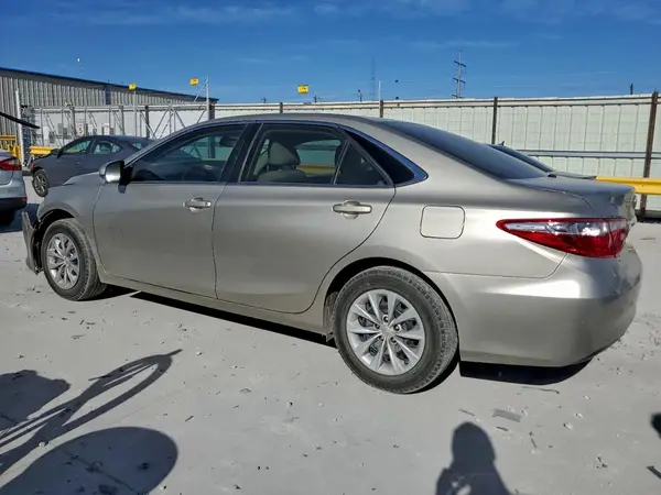 4T4BF1FK5GR569579 2016 TOYOTA CAMRY - Image 2