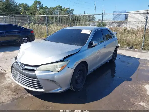 4T4BF1FK5GR575768 2016 TOYOTA CAMRY - Image 2