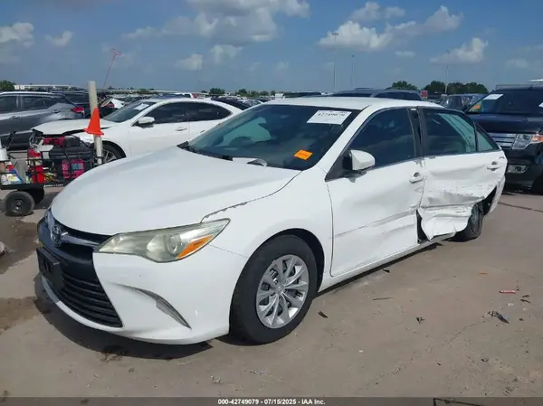 4T4BF1FK6GR532282 2016 TOYOTA CAMRY - Image 2