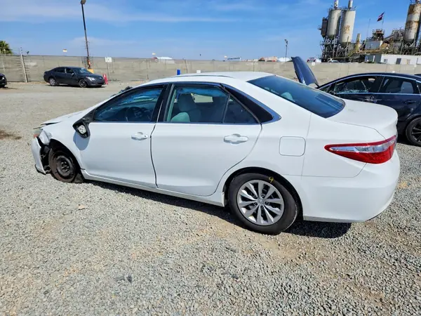 4T4BF1FK6GR533335 2016 TOYOTA CAMRY - Image 2
